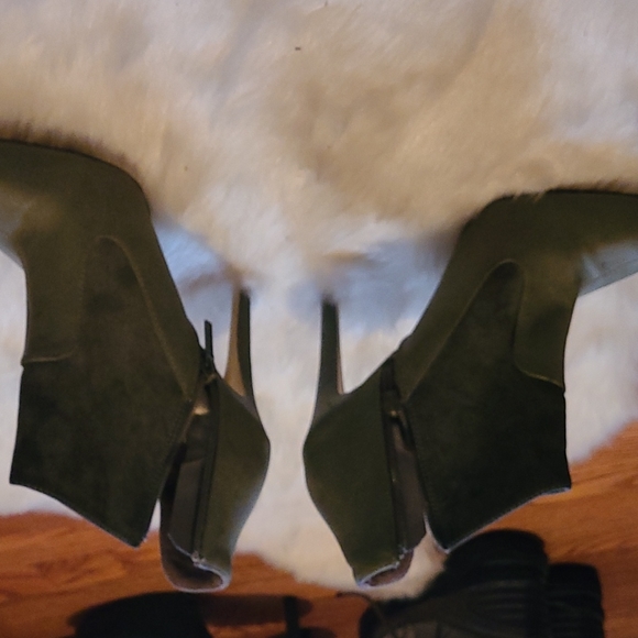 Green ankle booties - Picture 2 of 3